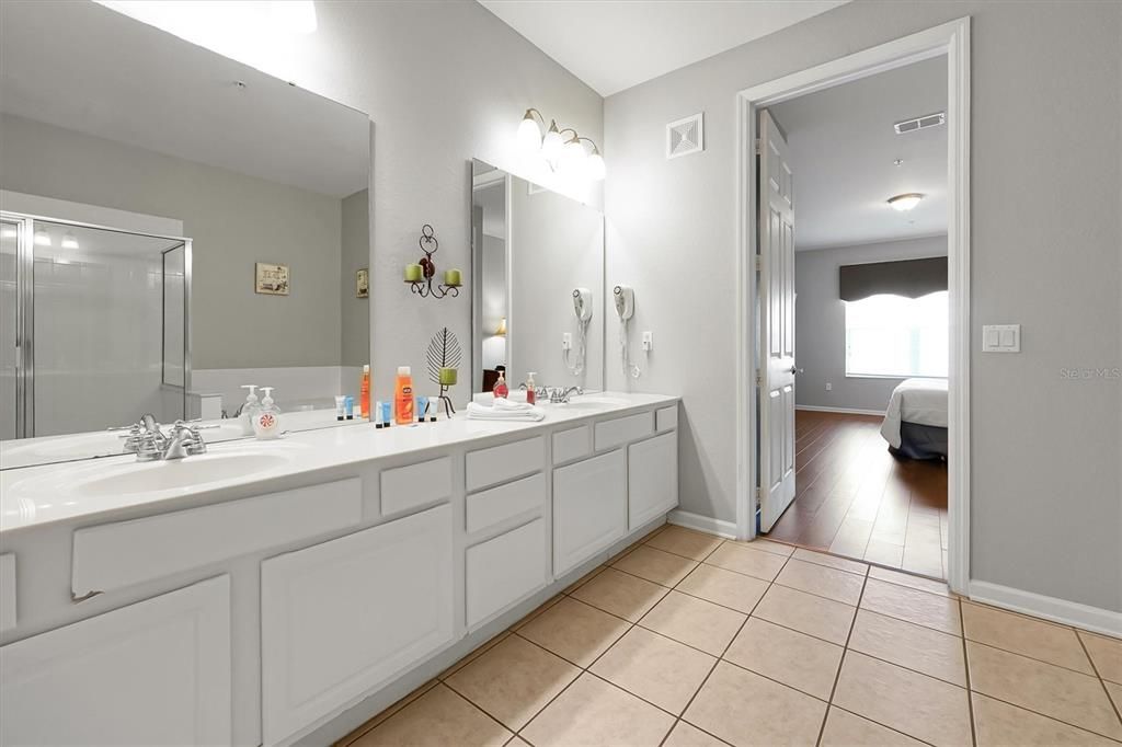 En Venta: $625,000 (3 camas, 2 baños, 2001 Pies cuadrados)