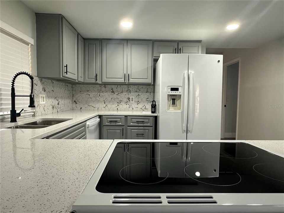 На продажу: $349,900 (3 спален, 2 ванн, 1548 Квадратных фут)