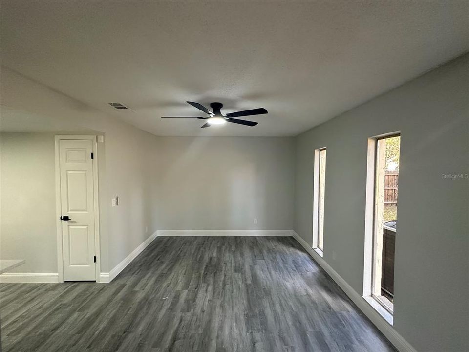 На продажу: $349,900 (3 спален, 2 ванн, 1548 Квадратных фут)