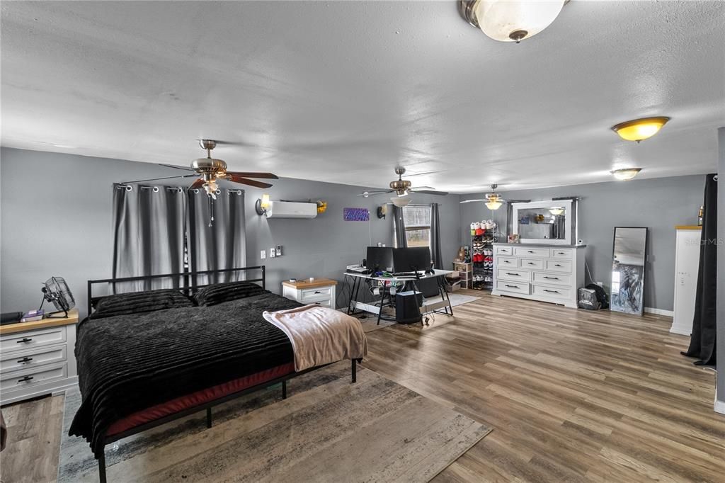 For Sale: $260,000 (4 beds, 2 baths, 1680 Square Feet)