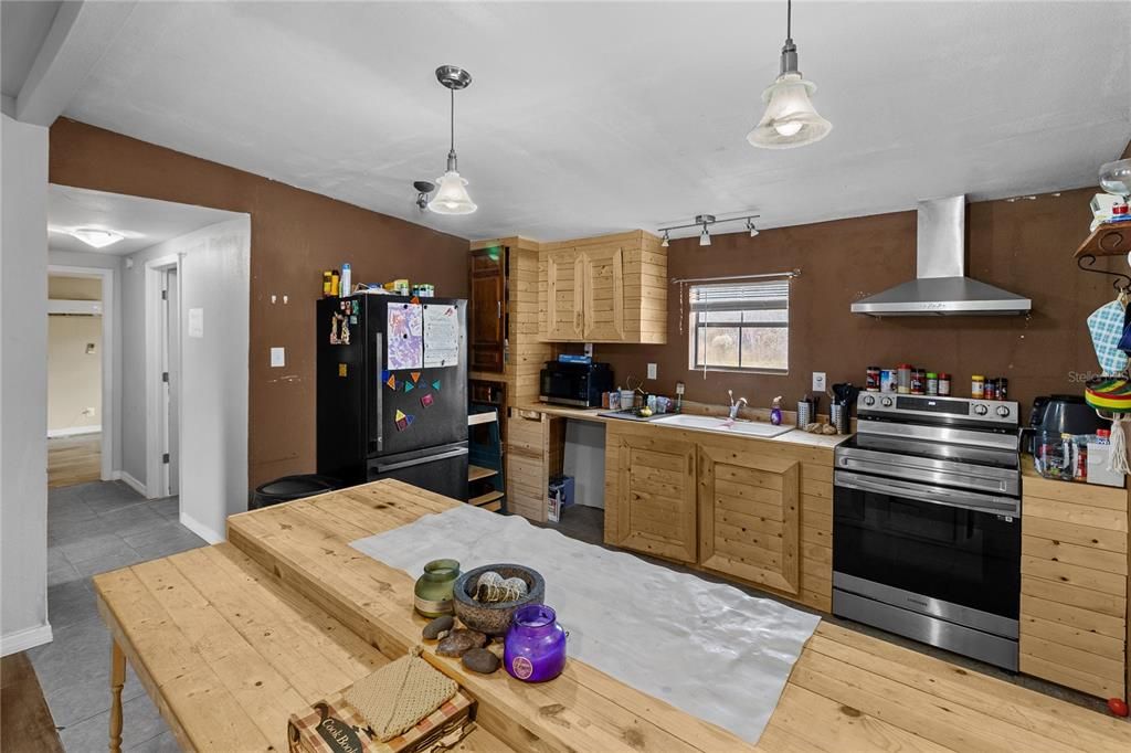 For Sale: $260,000 (4 beds, 2 baths, 1680 Square Feet)