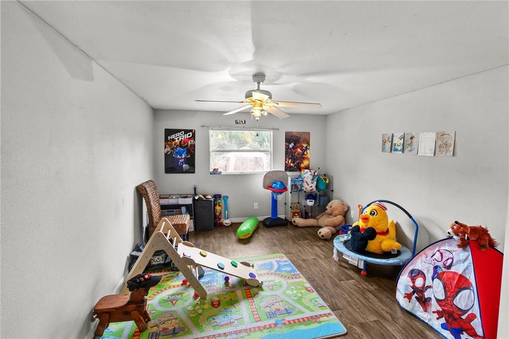 For Sale: $260,000 (4 beds, 2 baths, 1680 Square Feet)