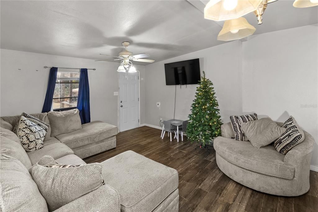 For Sale: $260,000 (4 beds, 2 baths, 1680 Square Feet)