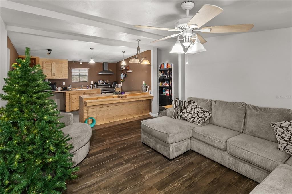 For Sale: $260,000 (4 beds, 2 baths, 1680 Square Feet)