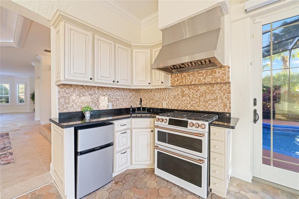 На продажу: $1,899,000 (4 спален, 2 ванн, 3865 Квадратных фут)