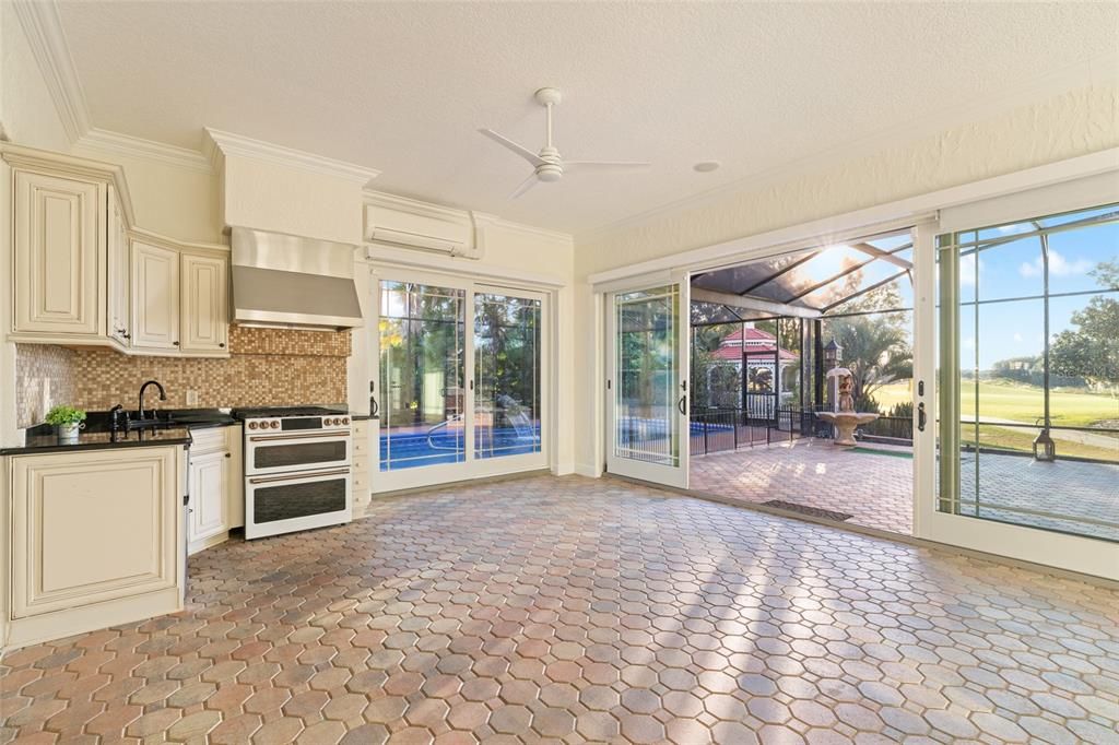 На продажу: $1,899,000 (4 спален, 2 ванн, 3865 Квадратных фут)