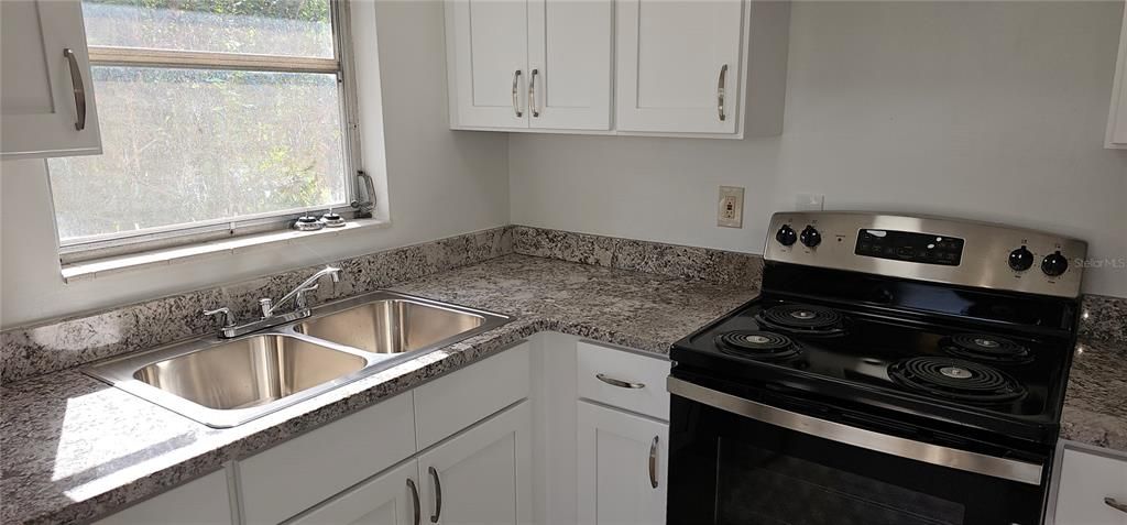 出租: $1,225 (1 贝兹, 1 浴室, 490 平方英尺)