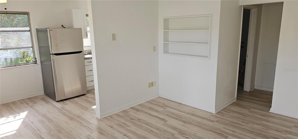 出租: $1,225 (1 贝兹, 1 浴室, 490 平方英尺)