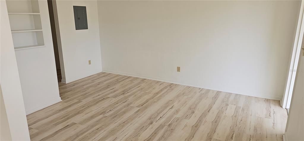 出租: $1,225 (1 贝兹, 1 浴室, 490 平方英尺)