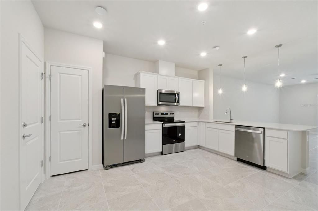 For Rent: $2,300 (3 beds, 2 baths, 1682 Square Feet)