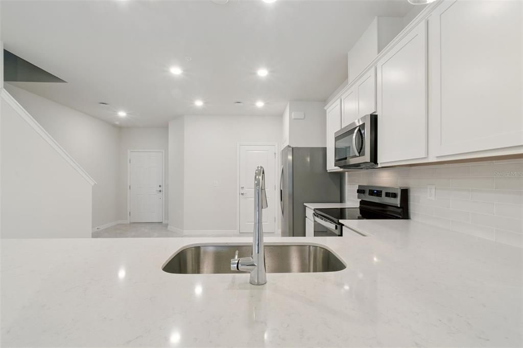 For Rent: $2,300 (3 beds, 2 baths, 1682 Square Feet)