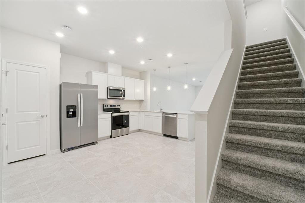 For Rent: $2,300 (3 beds, 2 baths, 1682 Square Feet)