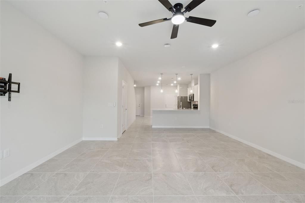 For Rent: $2,300 (3 beds, 2 baths, 1682 Square Feet)