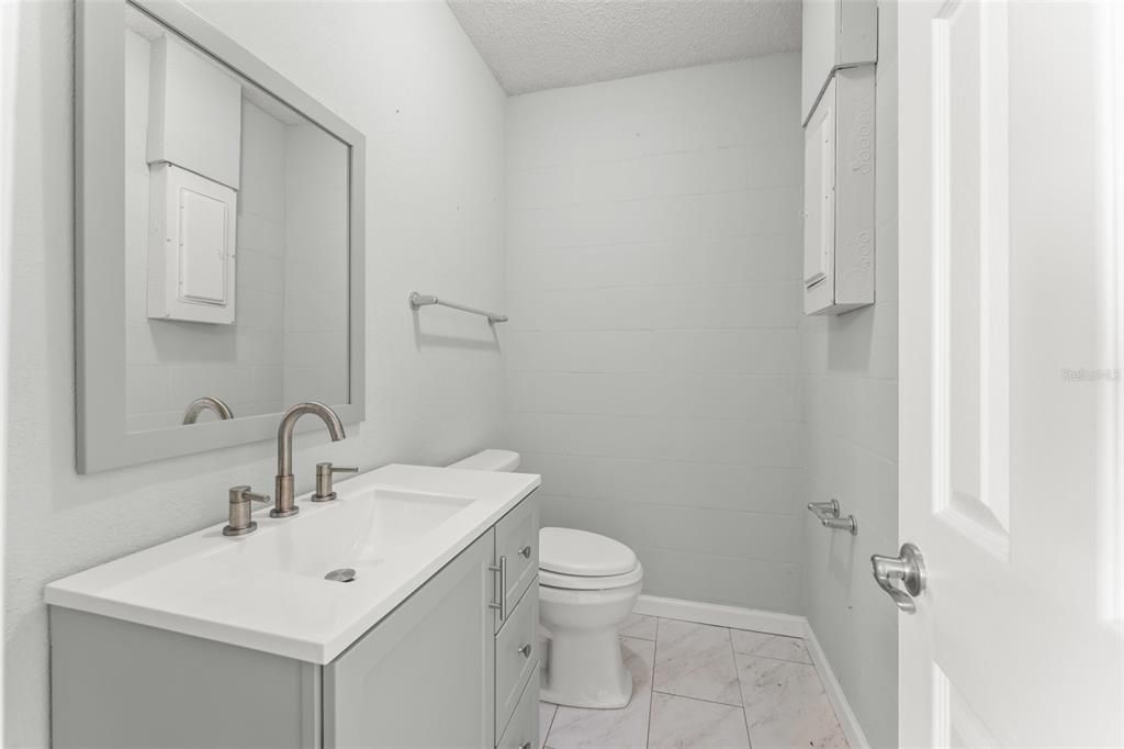 待售: $285,000 (3 贝兹, 1 浴室, 1200 平方英尺)