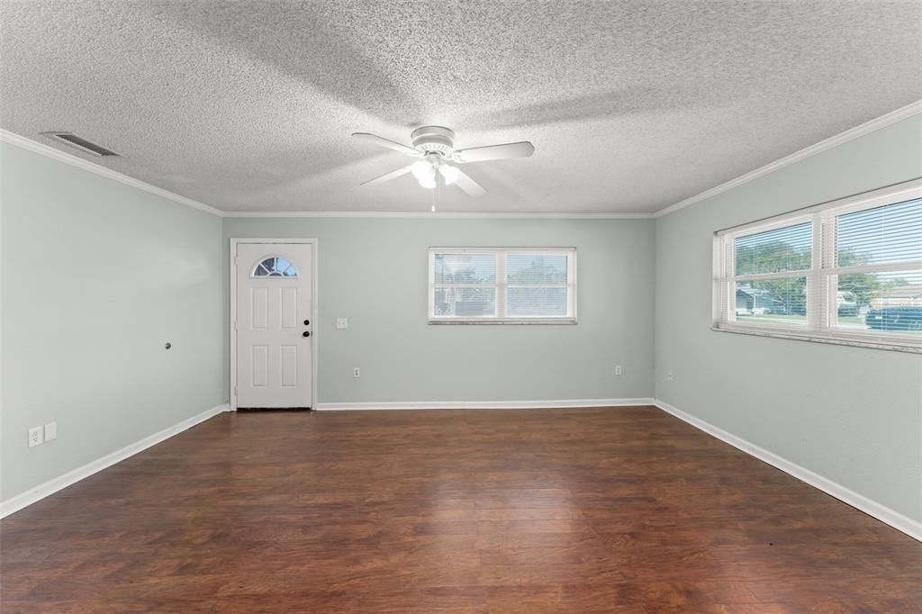 待售: $285,000 (3 贝兹, 1 浴室, 1200 平方英尺)