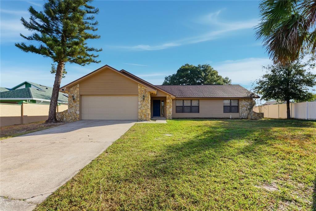 For Sale: $470,000 (3 beds, 2 baths, 1918 Square Feet)