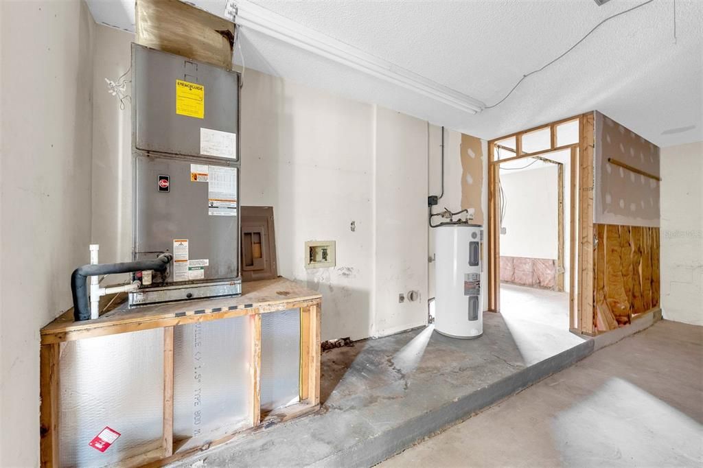 For Sale: $359,900 (4 beds, 2 baths, 2076 Square Feet)