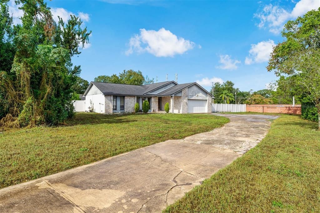 For Sale: $359,900 (4 beds, 2 baths, 2076 Square Feet)