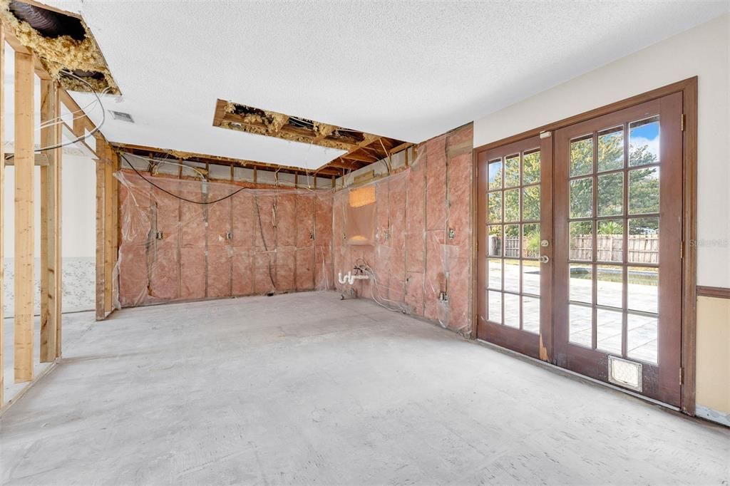 For Sale: $359,900 (4 beds, 2 baths, 2076 Square Feet)