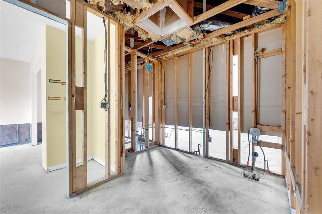 For Sale: $359,900 (4 beds, 2 baths, 2076 Square Feet)