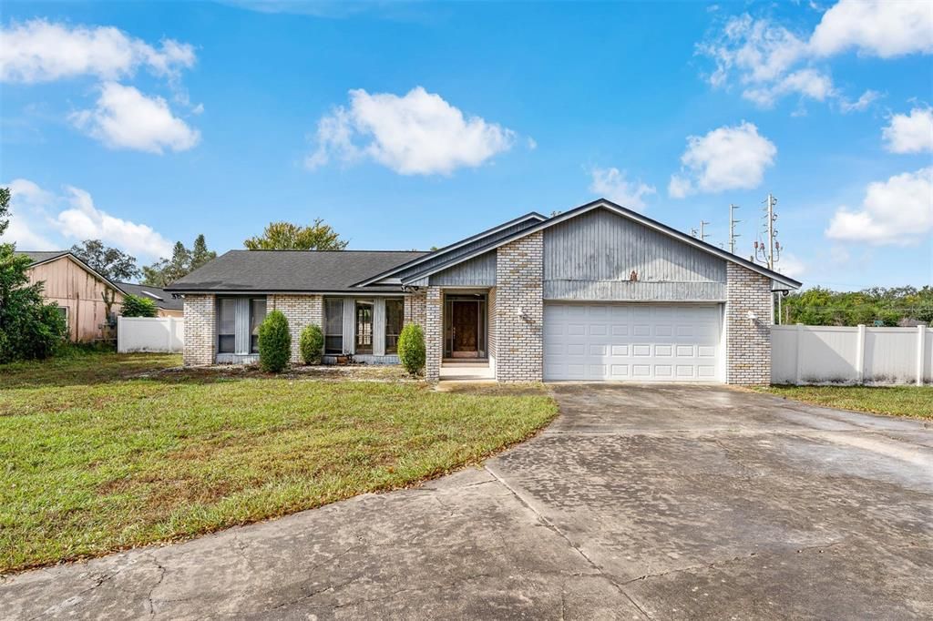 For Sale: $359,900 (4 beds, 2 baths, 2076 Square Feet)