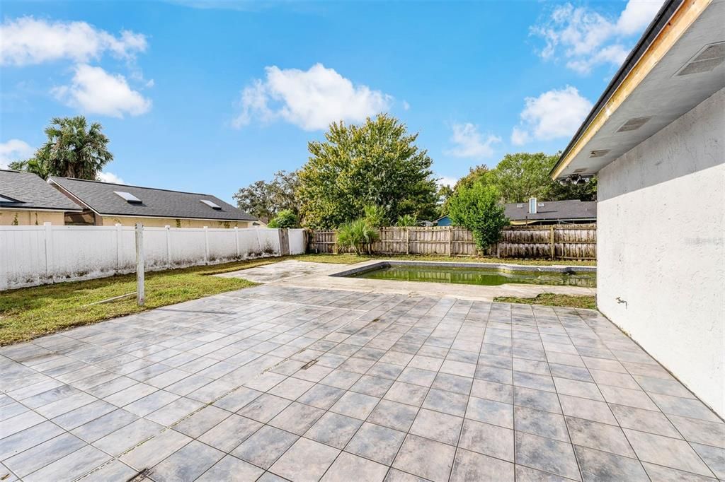 For Sale: $359,900 (4 beds, 2 baths, 2076 Square Feet)