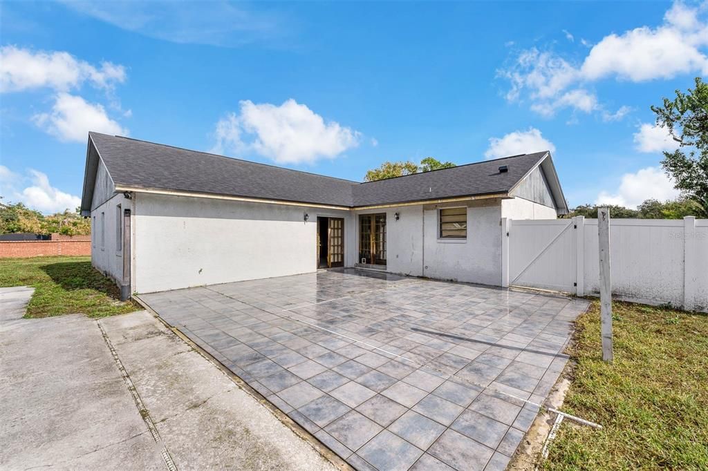 For Sale: $359,900 (4 beds, 2 baths, 2076 Square Feet)