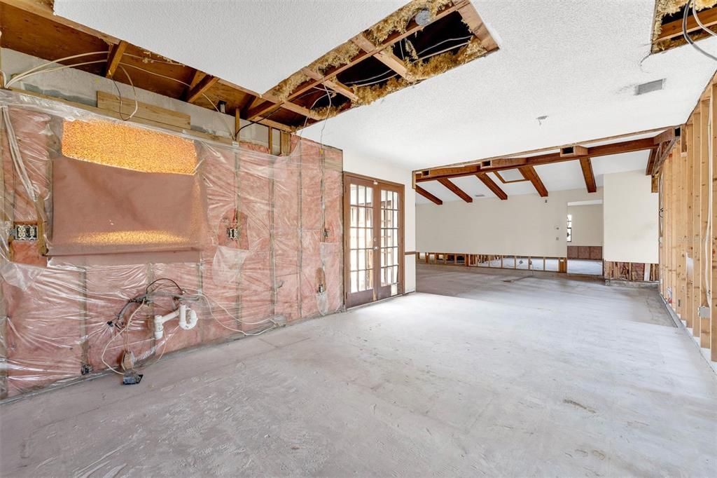 For Sale: $359,900 (4 beds, 2 baths, 2076 Square Feet)