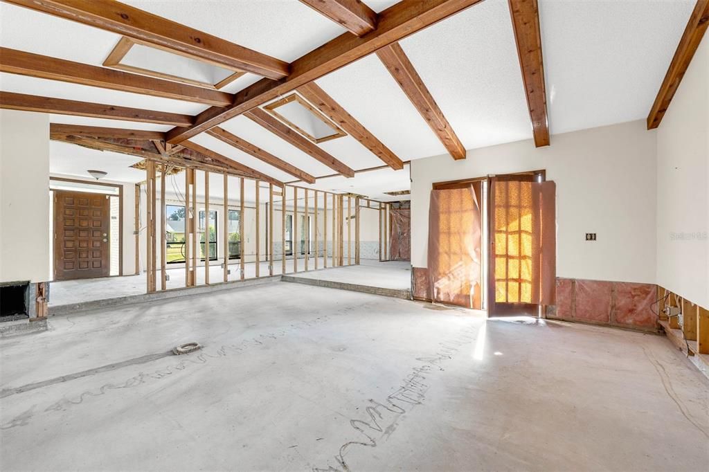 For Sale: $359,900 (4 beds, 2 baths, 2076 Square Feet)