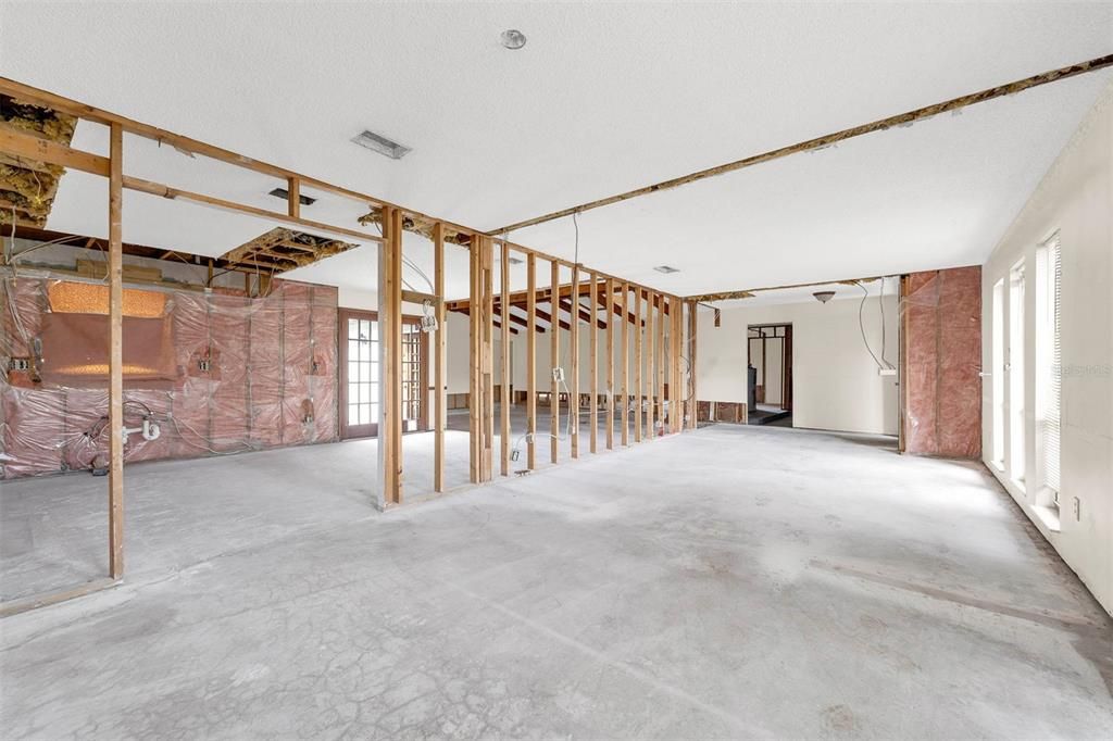 For Sale: $359,900 (4 beds, 2 baths, 2076 Square Feet)