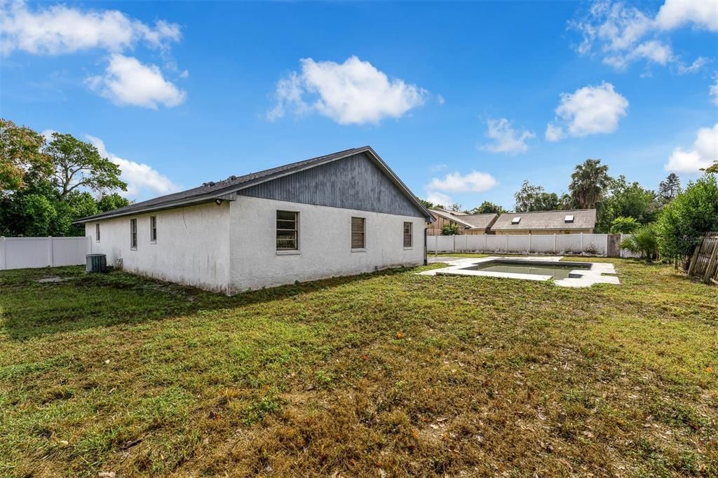 For Sale: $359,900 (4 beds, 2 baths, 2076 Square Feet)