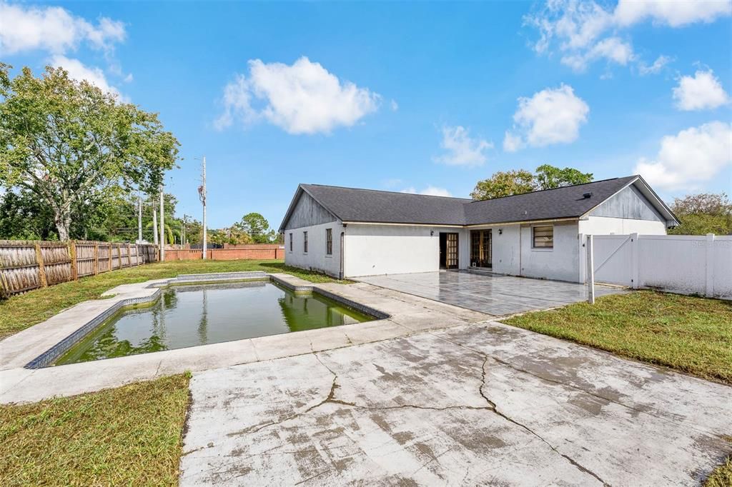 For Sale: $359,900 (4 beds, 2 baths, 2076 Square Feet)