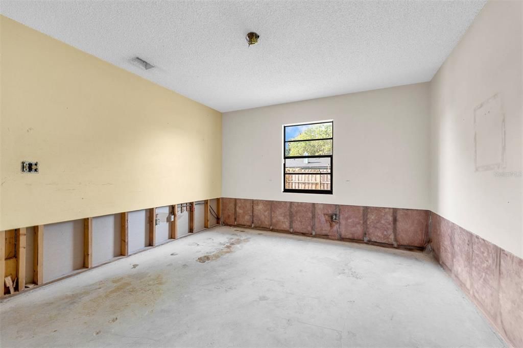 For Sale: $359,900 (4 beds, 2 baths, 2076 Square Feet)