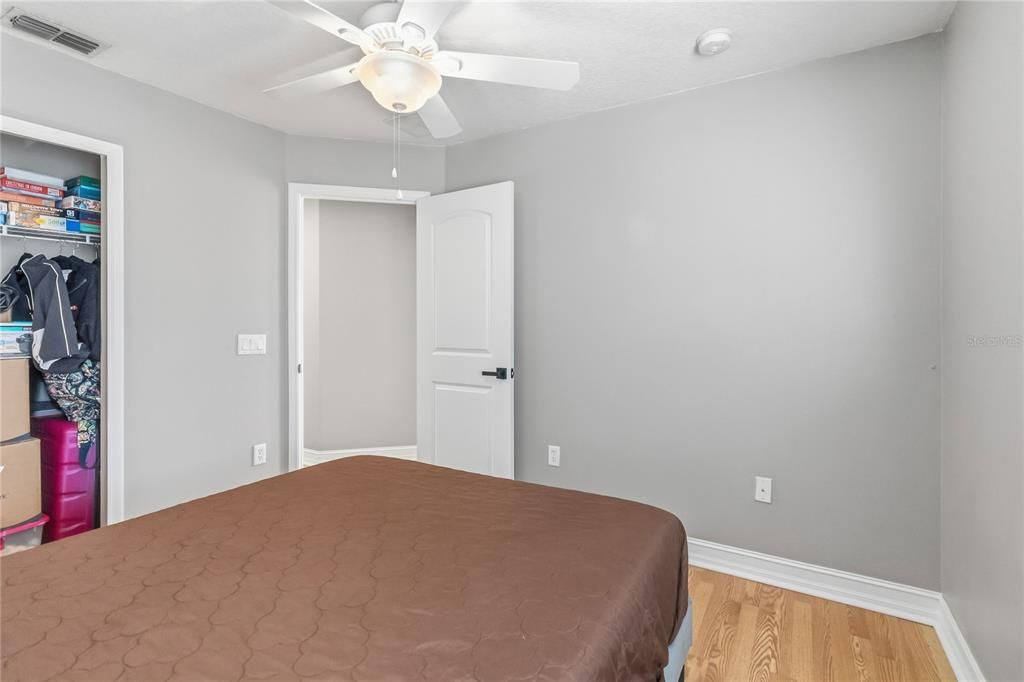 待售: $425,000 (4 贝兹, 2 浴室, 2552 平方英尺)