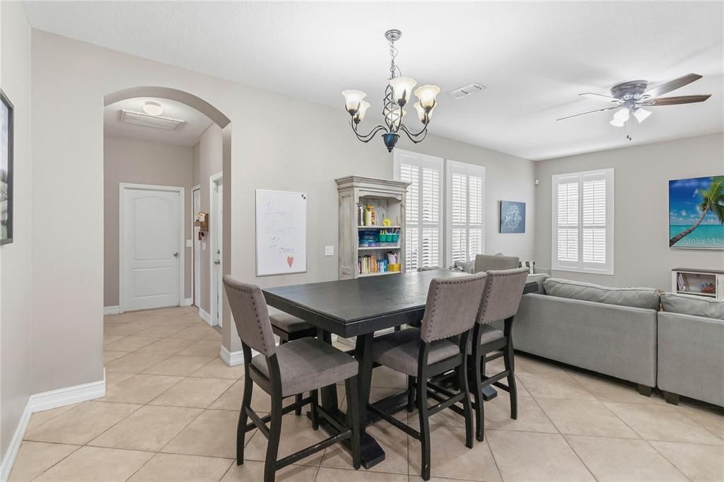 待售: $425,000 (4 贝兹, 2 浴室, 2552 平方英尺)