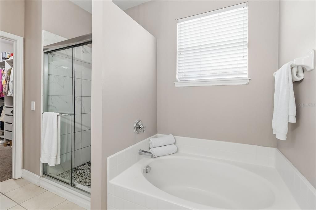 待售: $425,000 (4 贝兹, 2 浴室, 2552 平方英尺)