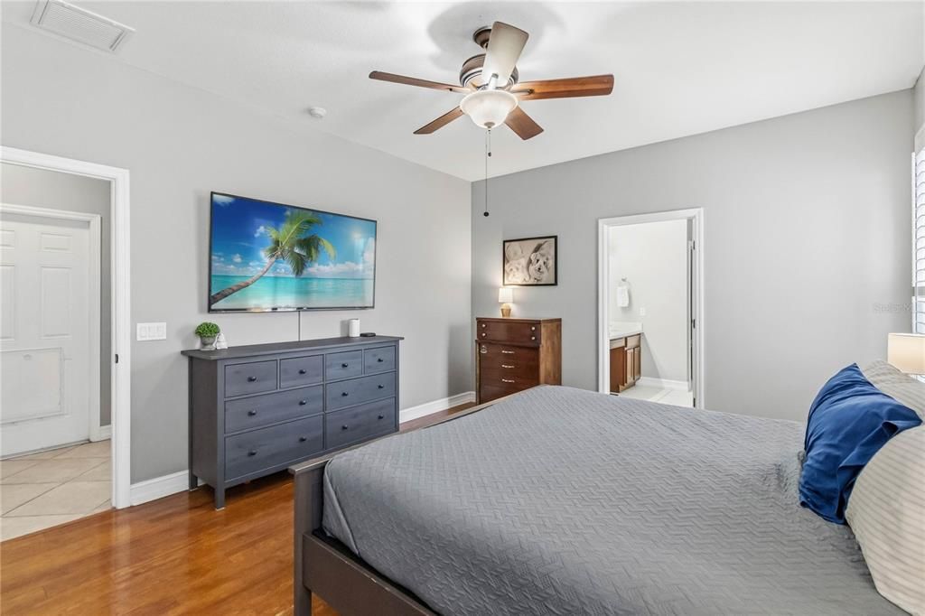 待售: $425,000 (4 贝兹, 2 浴室, 2552 平方英尺)