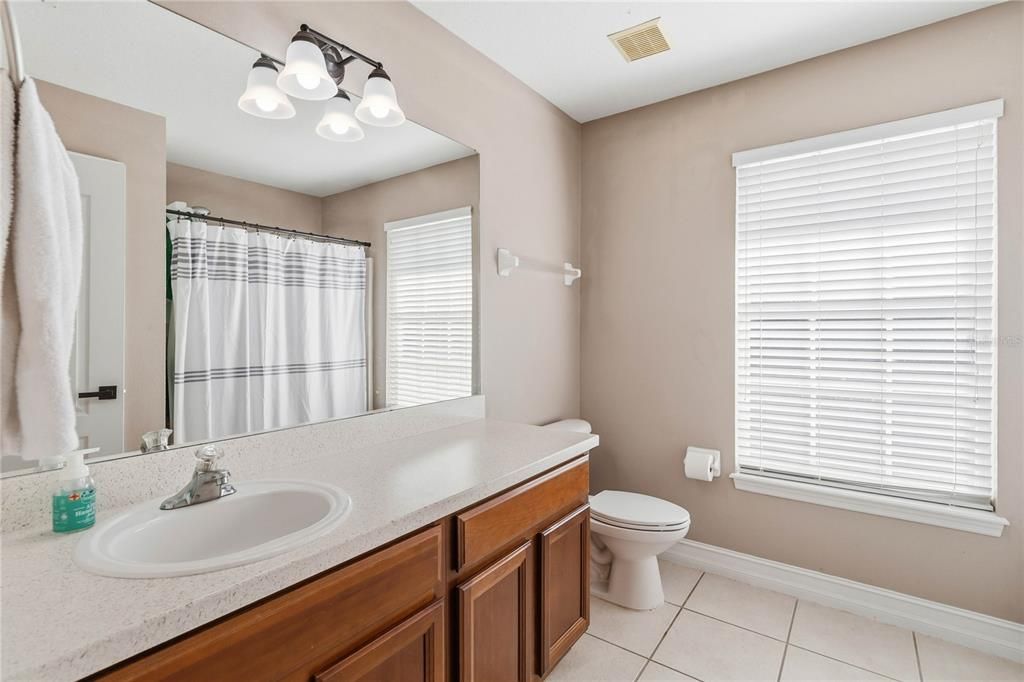 待售: $425,000 (4 贝兹, 2 浴室, 2552 平方英尺)