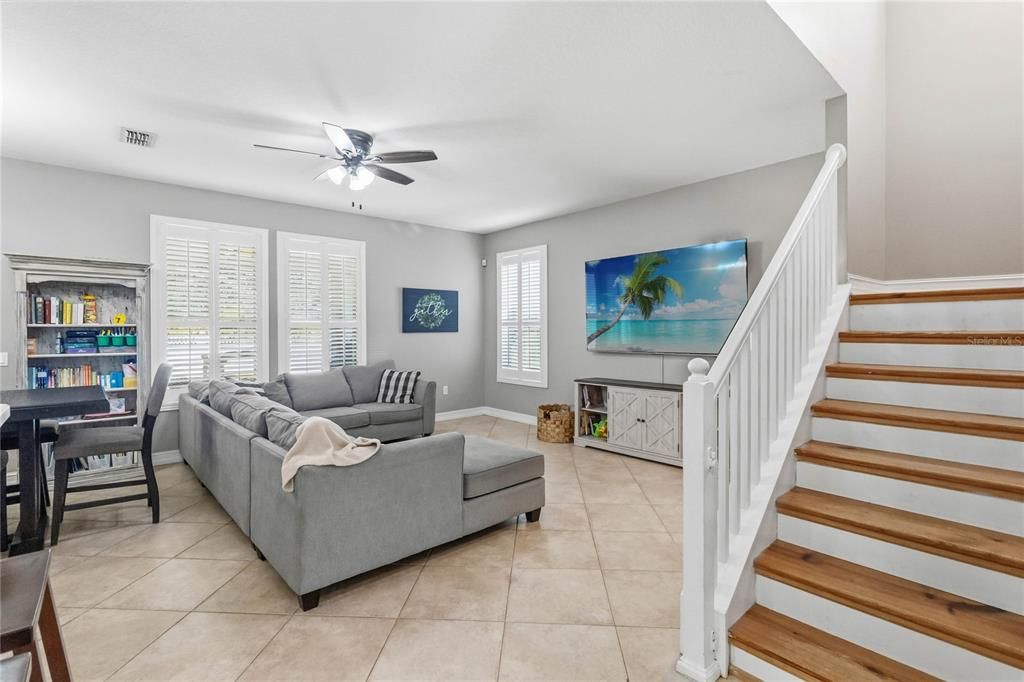 待售: $425,000 (4 贝兹, 2 浴室, 2552 平方英尺)