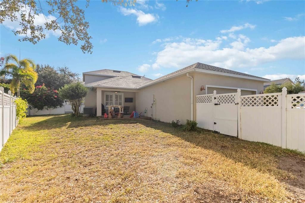 待售: $425,000 (4 贝兹, 2 浴室, 2552 平方英尺)