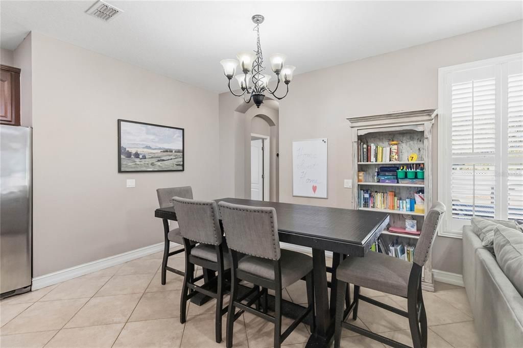 待售: $425,000 (4 贝兹, 2 浴室, 2552 平方英尺)