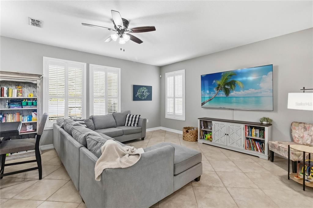 待售: $425,000 (4 贝兹, 2 浴室, 2552 平方英尺)