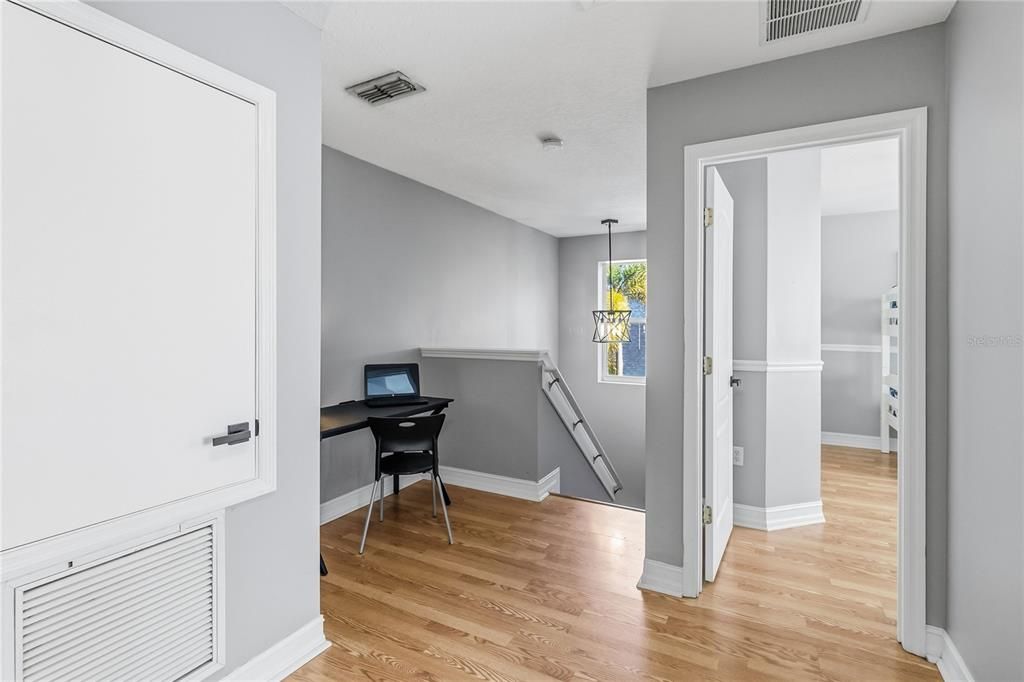 待售: $425,000 (4 贝兹, 2 浴室, 2552 平方英尺)