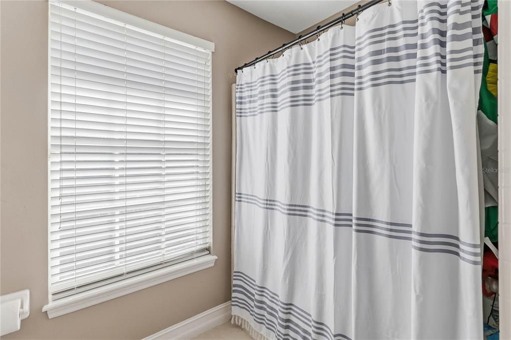 待售: $425,000 (4 贝兹, 2 浴室, 2552 平方英尺)