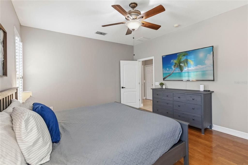 待售: $425,000 (4 贝兹, 2 浴室, 2552 平方英尺)