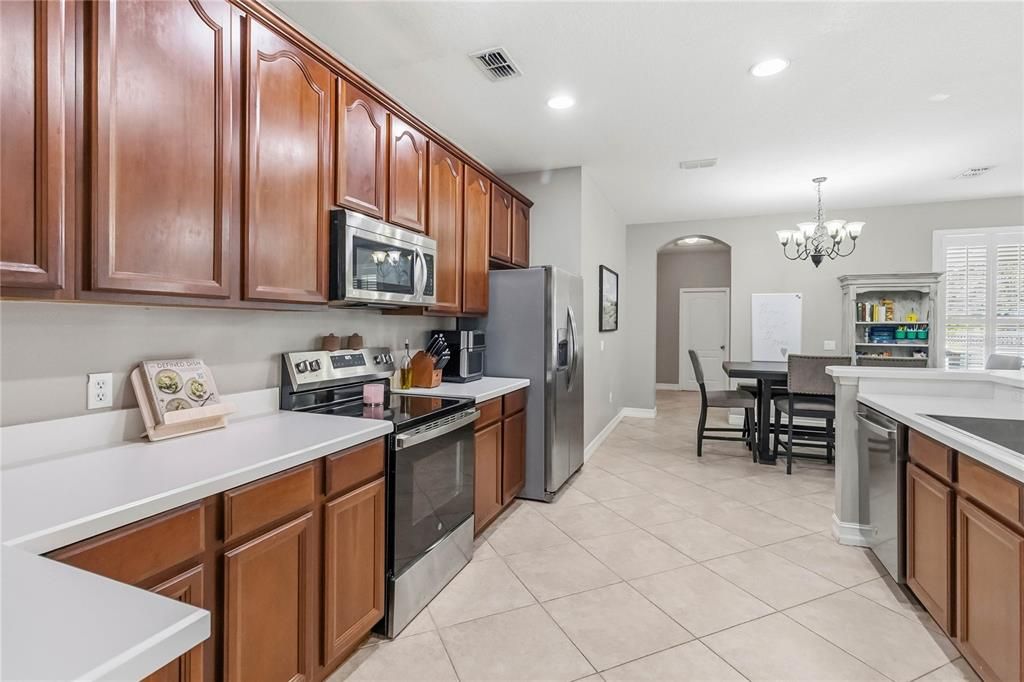 待售: $425,000 (4 贝兹, 2 浴室, 2552 平方英尺)