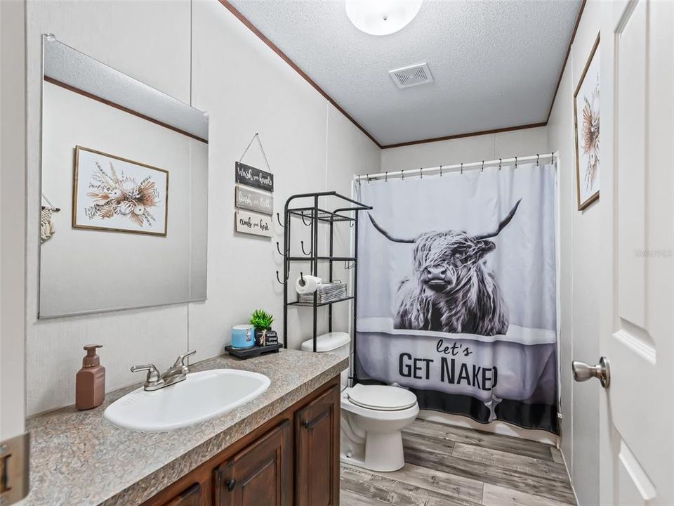 For Sale: $395,000 (5 beds, 3 baths, 1920 Square Feet)