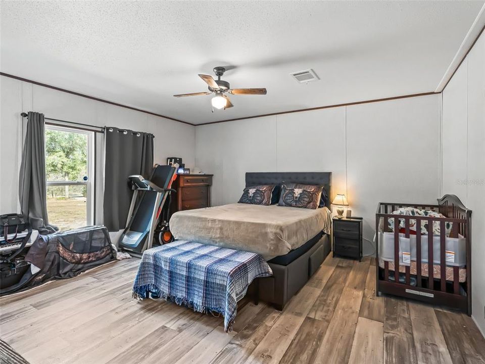 For Sale: $395,000 (5 beds, 3 baths, 1920 Square Feet)