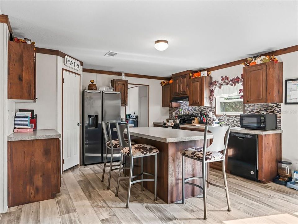 For Sale: $395,000 (5 beds, 3 baths, 1920 Square Feet)