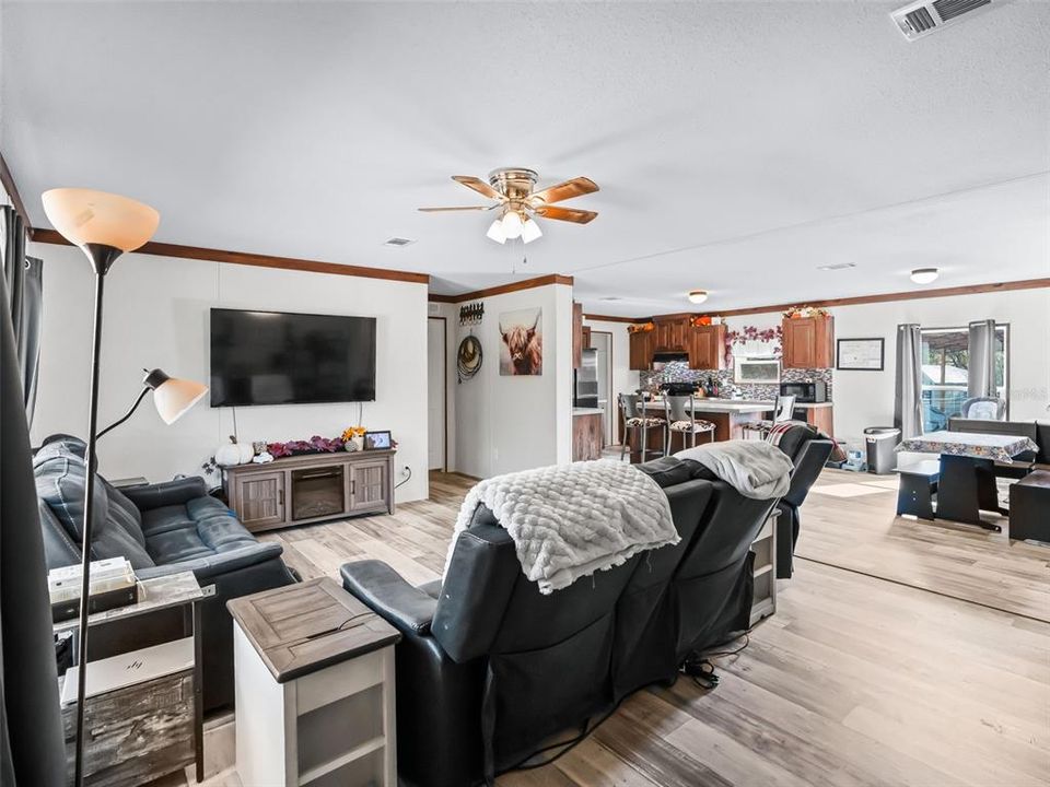 For Sale: $395,000 (5 beds, 3 baths, 1920 Square Feet)